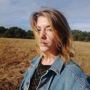 Meet Your Posher - Liza Lalanne